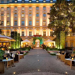 The Grand - The Leading Of The World Prag